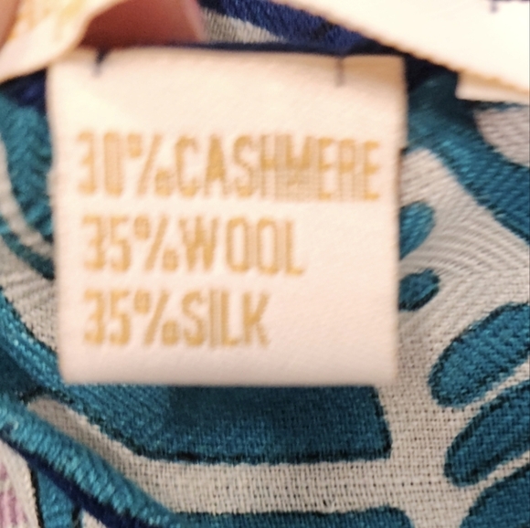 RARE Hermes Shawl Zabavushka 50" x 50" - Picture 16 of 16